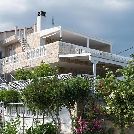 Avra Nafplio *